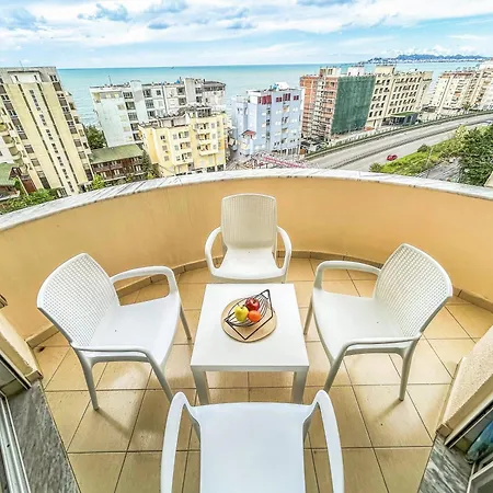 Absolute Oceanfront Appartamento Durrës